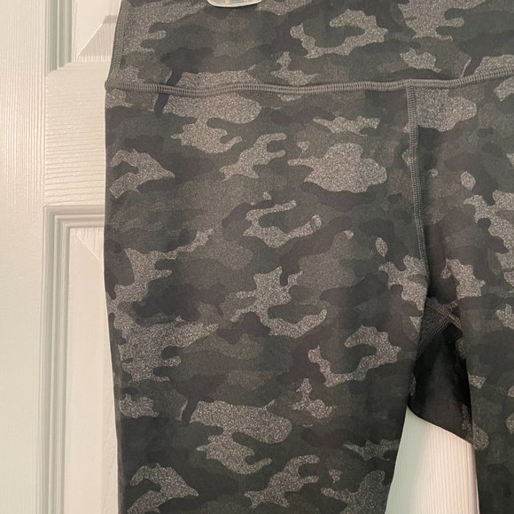 Fabletics Camo Leggings NWT - Picture 2 of 5
